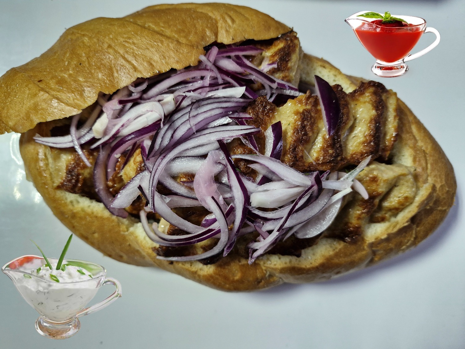 Люля-кебаб в батоне с соусом Люля-кебаб в батоне с соусом